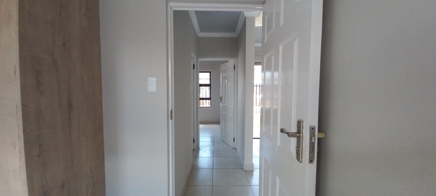 To Let 3 Bedroom Property for Rent in Heidedal Free State